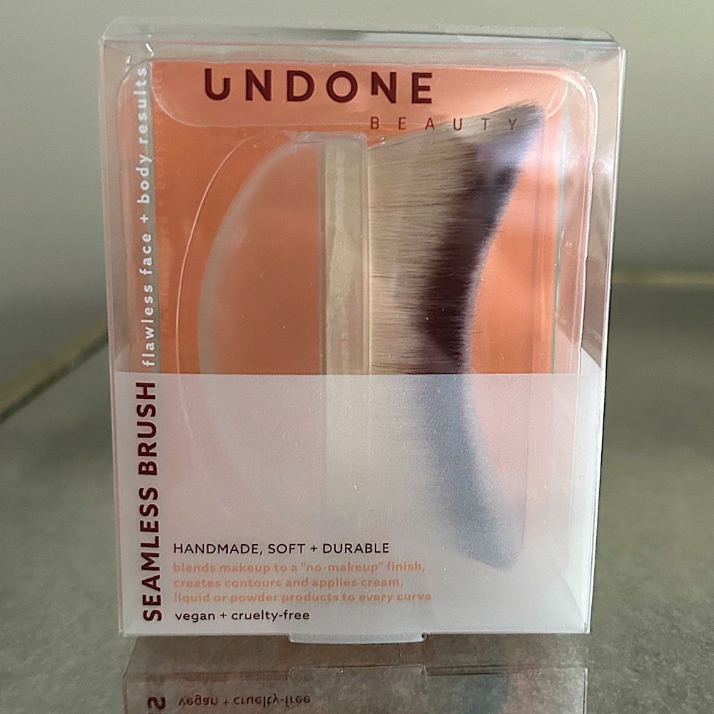 NEW! UNDONE seamless make-up contour brush from Anthropologie face or body